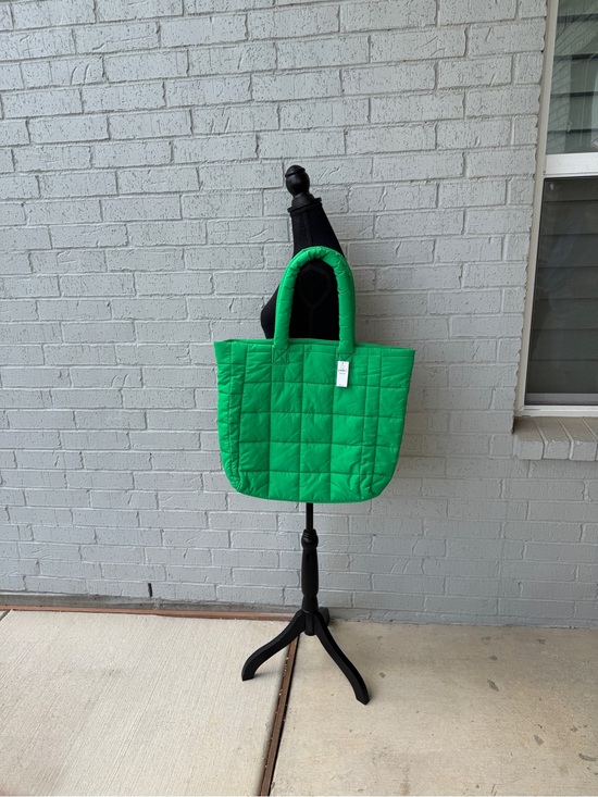 GAP Handbags - GAP Quilted Green Tote Bag